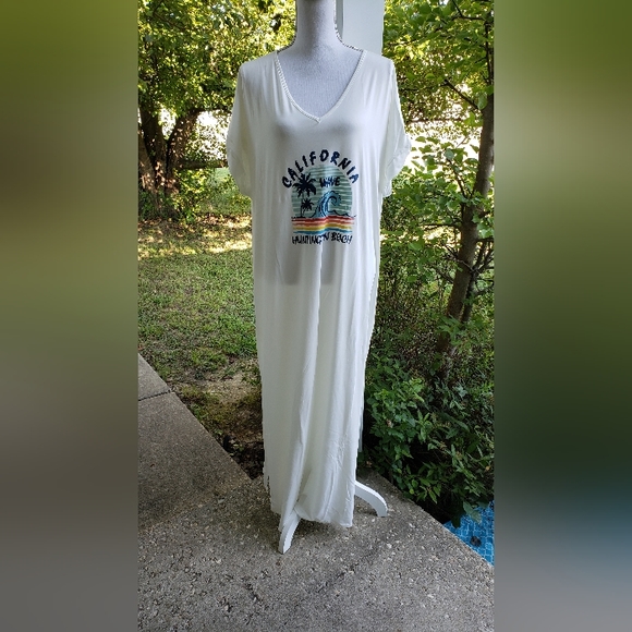 🆕️ PLUS White "California" Maxi Dress - Picture 2 of 6